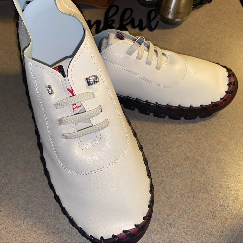 Sneakers - Picture 4 of 8